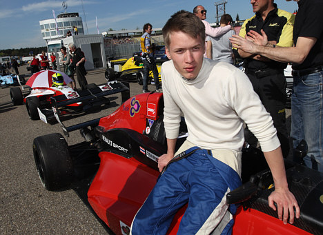 Dear Schilling nyder solskinnet på Hockenheim.